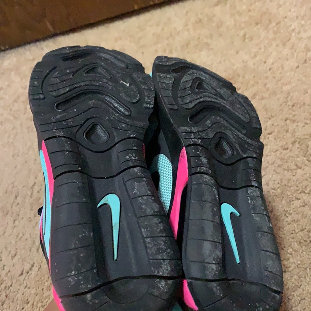 Nike’s - Picture 4 of 4